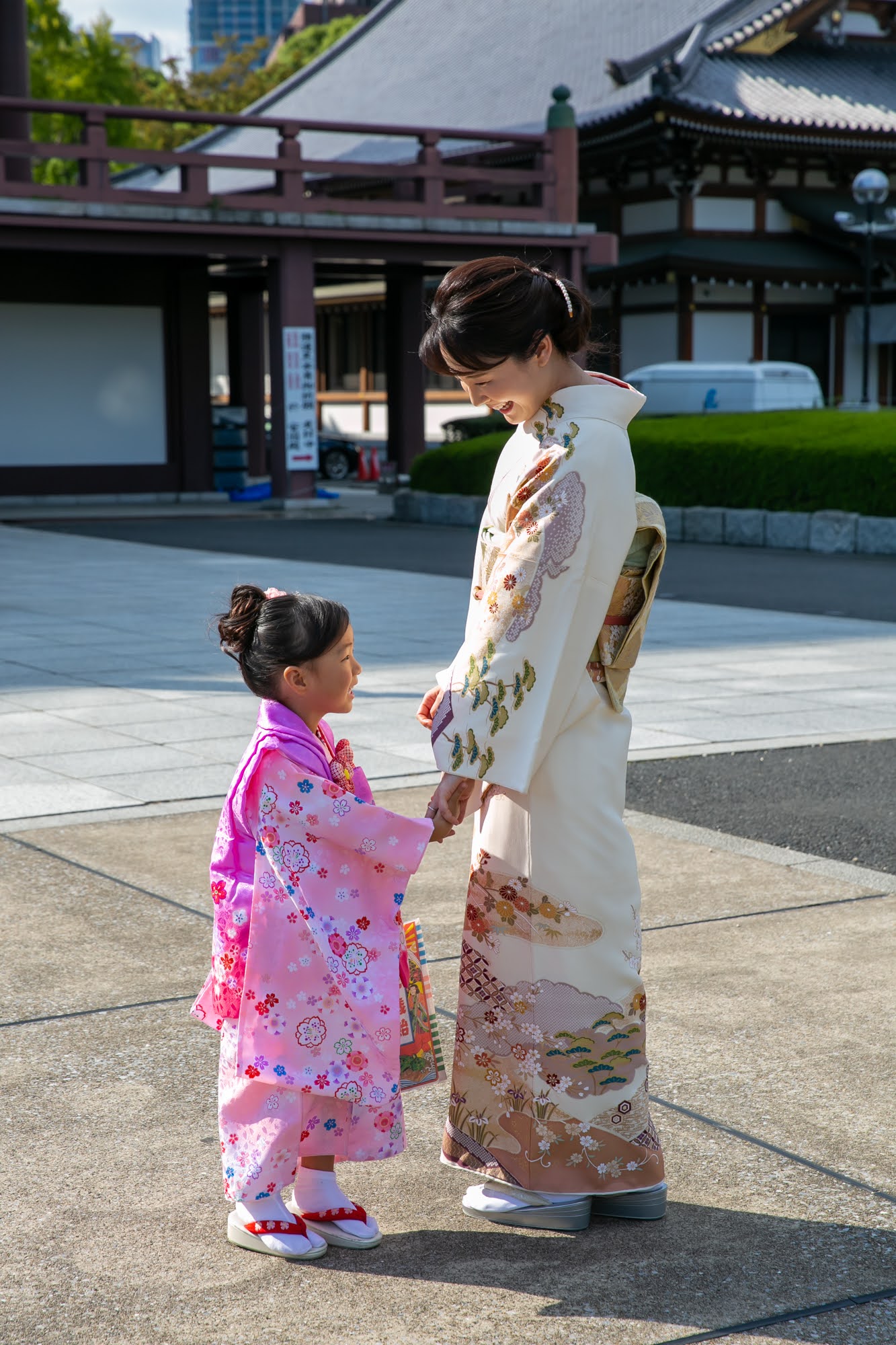 お宮参りの母子